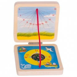 Drewniany zegar słoneczny i kompas